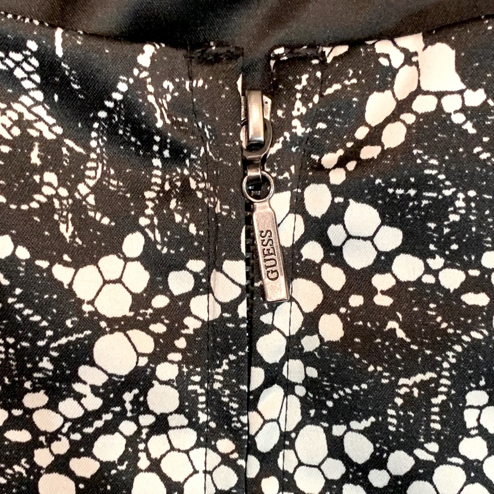 GUESS Tailored-fit with Corset Detail Dress - Picture 4 of 5